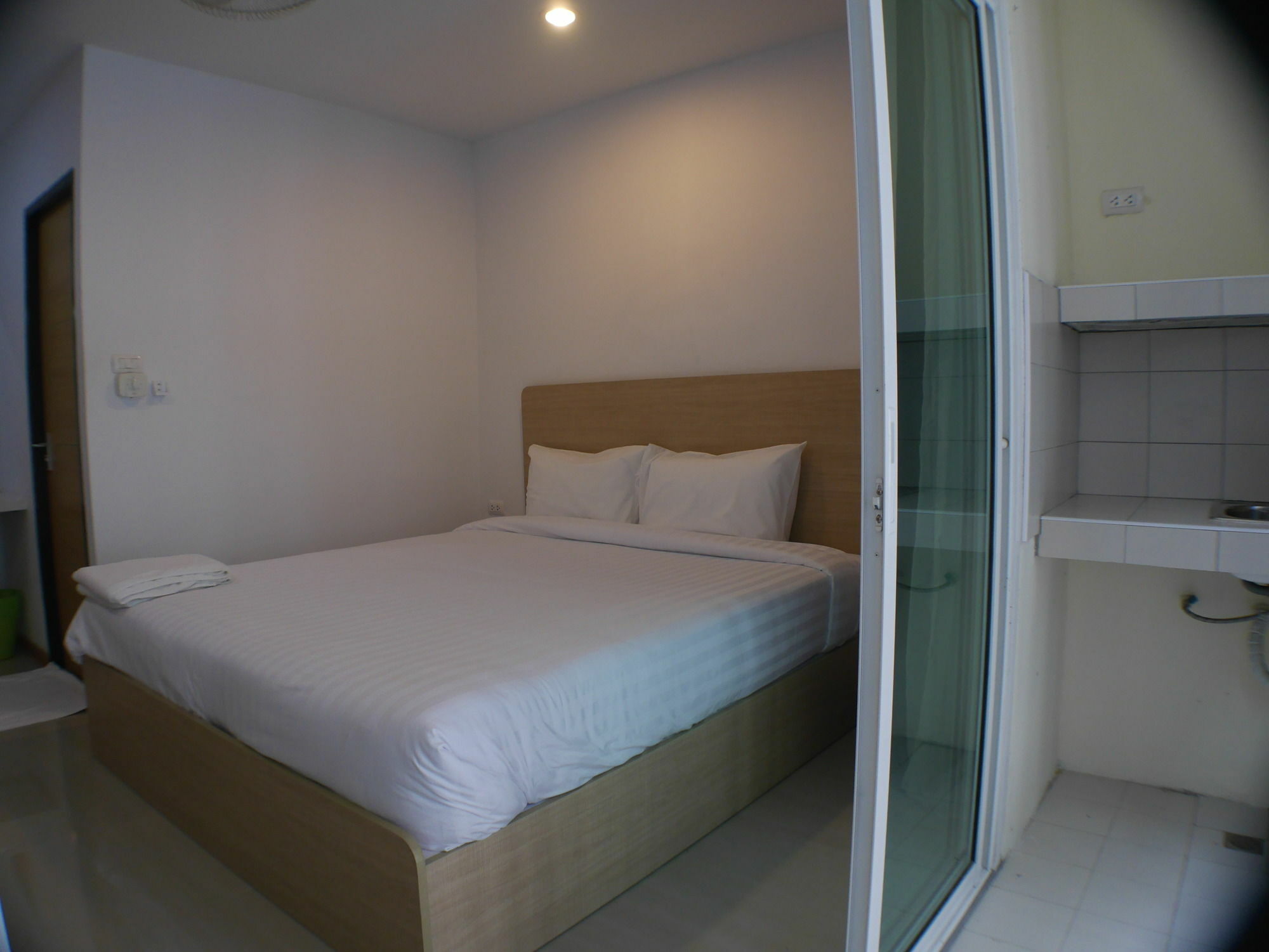 Darisa Apartment Service Patong Eksteriør billede